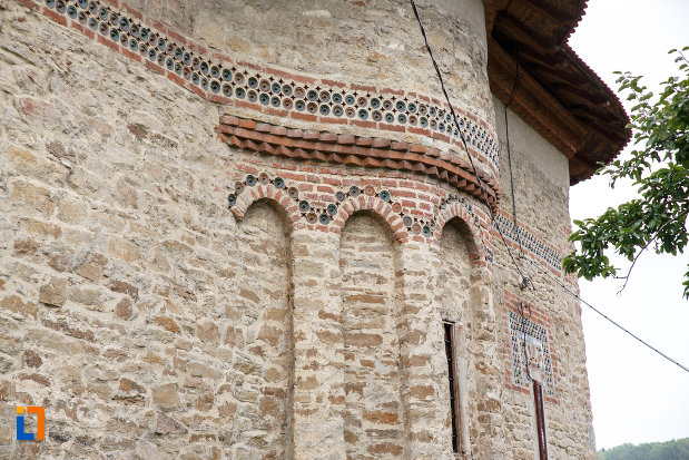 detalii-de-la-biserica-sf-treime-1352-din-siret-judetul-suceava.jpg