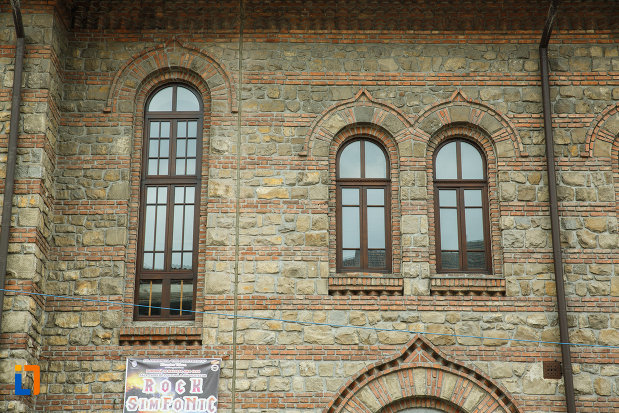detalii-de-la-casa-ionel-anastasescu-din-rosiorii-de-vede-judetul-teleormanlii-arhitecturale-de-la-casa-de-cultura-a-sindicatelor-din-ramnicu-valcea-judetul-valcea.jpg