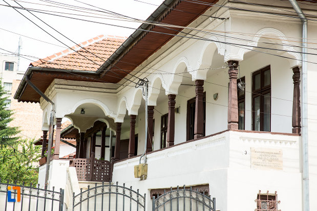 detalii-de-la-casa-mamoriala-ic-parhon-din-campulung-muscel-judetul-arges.jpg