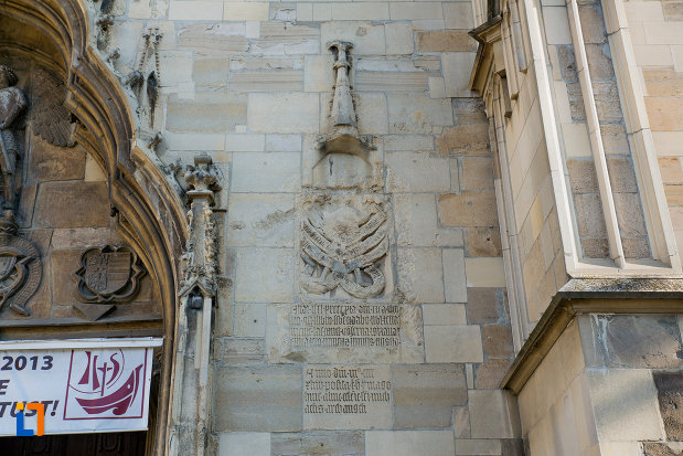 detalii-de-la-intrare-biserica-sfantul-mihail-din-cluj-napoca-judetul-cluj.jpg