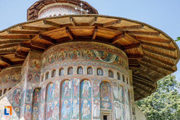 detalii-de-la-manastirea-voronet-judetul-suceava.jpg