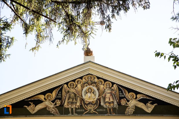 detalii-de-pe-biserica-sfintii-arhangheli-mihail-si-gavriil-din-braila-judetul-braila.jpg
