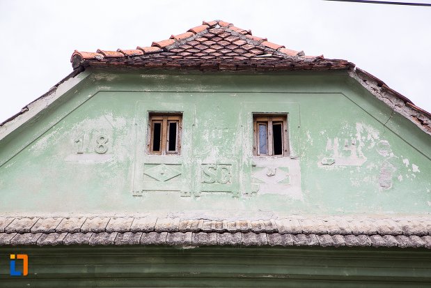 detalii-de-pe-casa-de-pe-b-dul-moroianu-nr-303-din-sacele-judetul-brasov.jpg