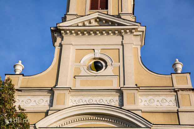 detalii-de-pe-catedrala-ortodoxa-adormirea-maicii-domnului-biserica-cu-luna-din-oradea-judetul-bihor.jpg