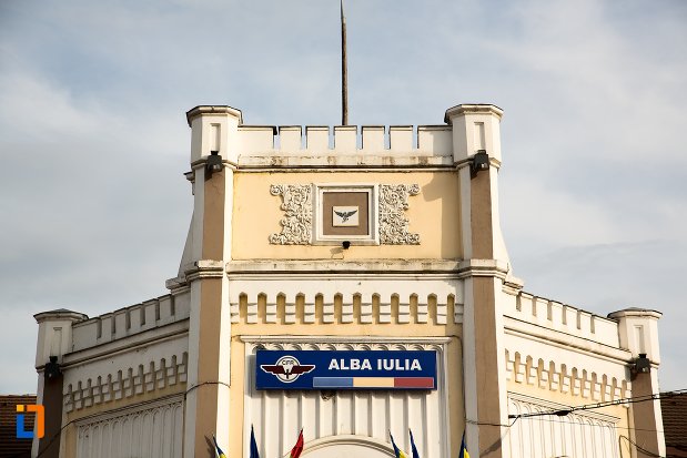 detalii-de-pe-gara-din-gara-din-alba-iulia-judetul-alba.jpg