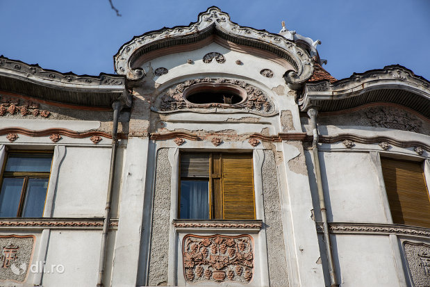 detalii-de-pe-palatul-fuchsl-din-oradea-judetul-bihor.jpg