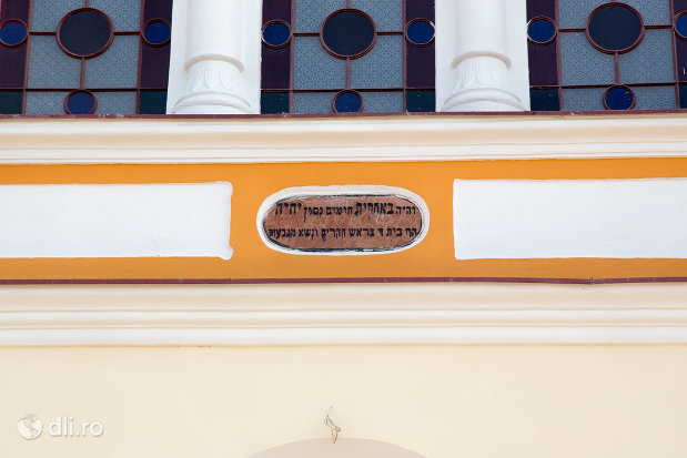detalii-de-pe-sinagoga-ortodoxa-hevra-sas-din-oradea-judetul-bihor.jpg