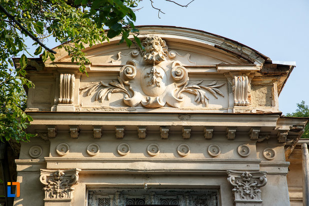 detalii-deosebit-de-frumoase-casa-prefectului-azi-administratia-financiara-1880-din-turnu-magurele-judetul-teleorman.jpg