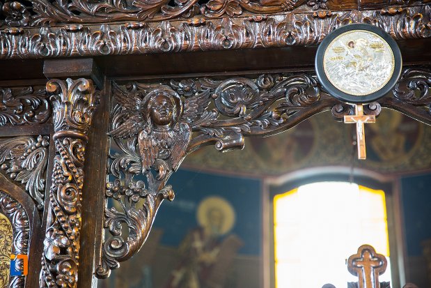 detalii-din-biserica-ortodoxa-sf-gheorghe-din-racari-judetul-dambovita.jpg