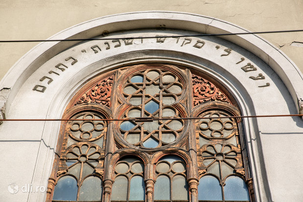detalii-fatada-sinagoga-bd-independentei-din-oradea.jpg