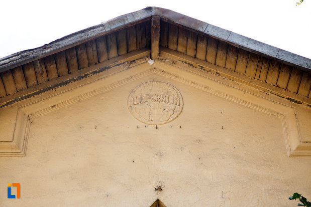 detalii-ornamentale-de-la-cladirea-fostei-cooperative-de-credit-cetatea-din-turnu-magurele-judetul-teleorman.jpg