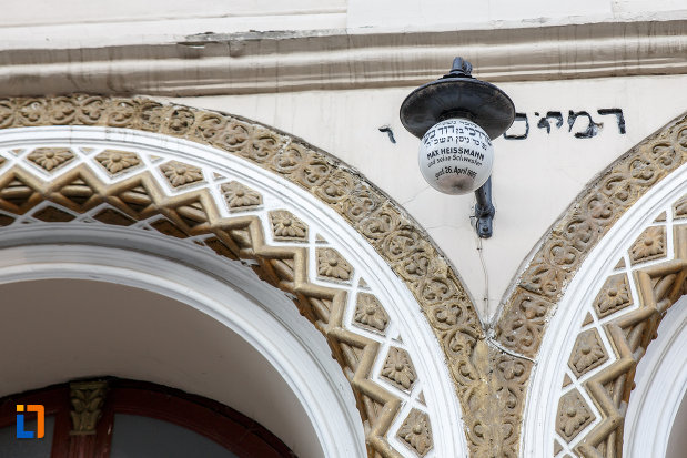 detalii-ornamentale-de-la-templul-evreiesc-1879-din-radauti-judetul-suceava.jpg