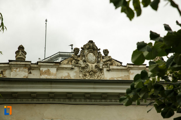 detalii-ornamentale-de-pe-muzeul-vrancei-sectia-de-stiintele-naturii-din-focsani-judetul-vrancea.jpg