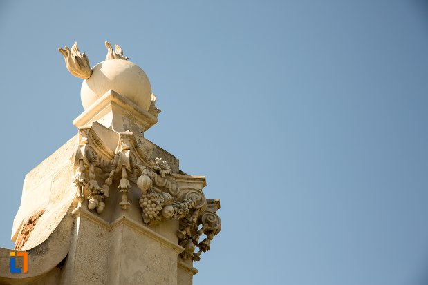 detalii-sculptate-de-pe-poarta-a-ii-a-a-cetatii-din-alba-iulia-judetul-alba.jpg