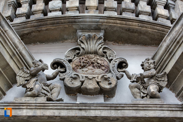 detaliu-de-exterior-biserica-romana-catolica-sfanta-treime-din-cluj-napoca-judetul-cluj.jpg