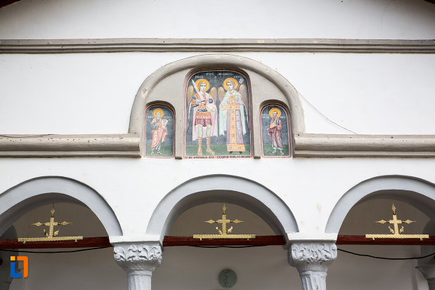 detaliu-de-la-biserica-sf-arhagheli-mihail-si-gavril-din-mihailesti-judetul-giurgiu.jpg