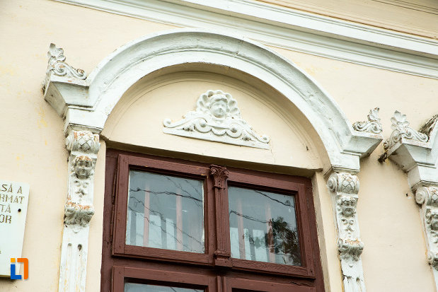 detaliu-de-pe-casa-memoriala-amza-pellea-din-bailesti-judetul-dolj.jpg