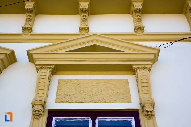 detaliu-de-pe-casa-monument-istoric-din-alba-iulia-judetul-alba.jpg