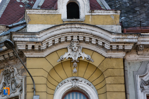 detaliu-deosebit-de-pe-palatul-elian-din-cluj-napoca-judetul-cluj.jpg