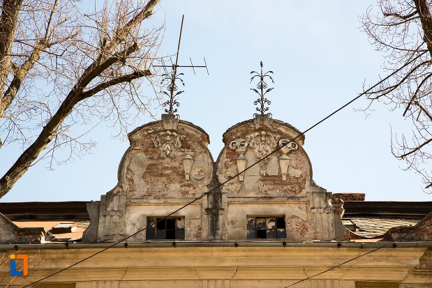 detaliu-din-ansamblul-urban-str-teilor-din-alba-iulia-judetul-alba-casa-de-la-nr-8.jpg