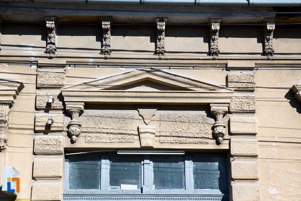 detaliu-fereastra-casa-monument-istoric-din-alba-iulia-judetul-alba.jpg