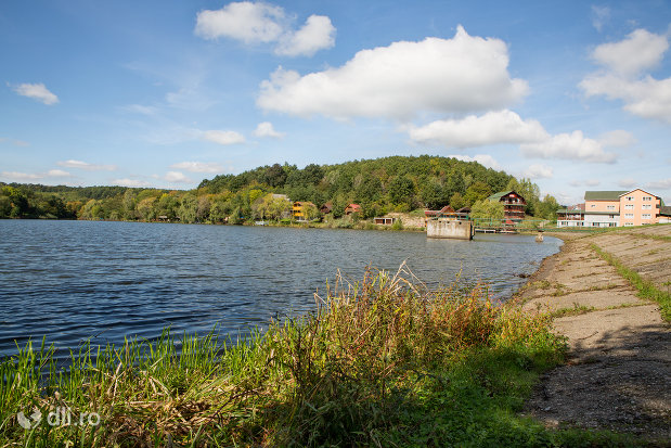 dig-pe-lacul-mujdeni-judetul-satu-mare.jpg