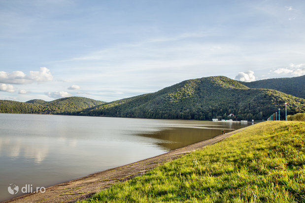 digul-barajului-de-la-lacul-din-calinesti-oas-judetul-satu-mare.jpg