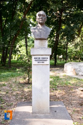 dimitrie-pompeiu-grupul-statuar-din-parcul-mihai-eminescu-din-botosani-judetul-botosani.jpg