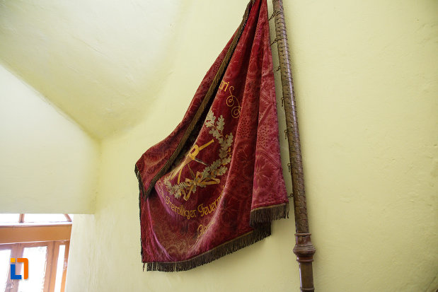 drapel-exous-in-muzeul-de-etnografie-si-arta-populara-din-ciacova-judetul-timis.jpg