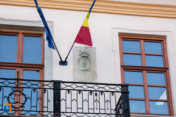 drapeluri-si-stema-de-la-palatul-tordalagi-korda-din-cluj-napoca-judetul-cluj.jpg