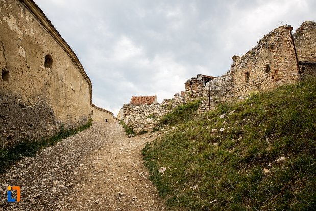 drum-din-cetatea-rasnov-judetul-brasov.jpg