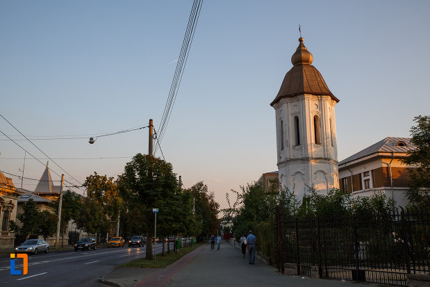 drumul-cu-biserica-sf-gheorghe-vechi-din-ploiesti-judetul-prahova.jpg