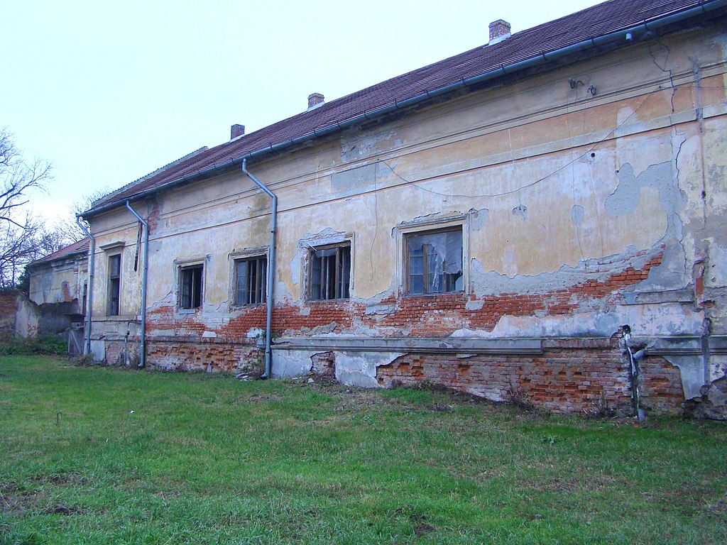 drumul-spre-castelul-zichy-din-diosig-judetul-bihor11
