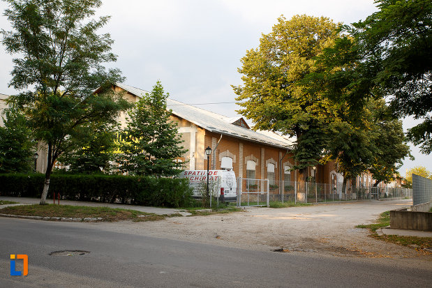 drumul-spre-cazarma-veche-din-turnu-magurele-judetul-teleorman.jpg