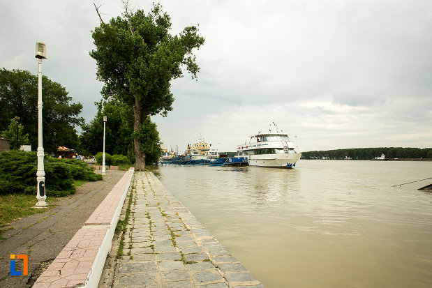 dunarea-vazuta-de-pe-faleza-dunarii-din-galati-judetul-galati.jpg