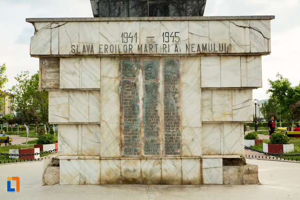 eroi-din-cel-de-al-ii-lea-razboi-mondial-monumentul-eroilor-din-motru-judetul-gorj.jpg