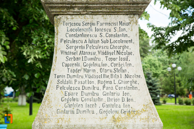 eroii-comemorati-prin-monumentul-eroilor-din-vanju-mare-judetul-mehedinti.jpg