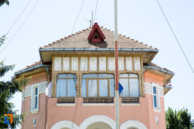 etajul-de-la-casa-bendic-azi-clubul-copiilor-din-targoviste-judetul-dambovita.jpg