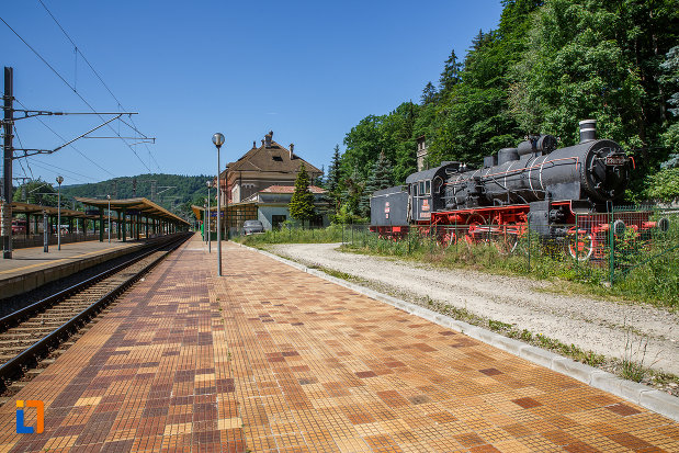 expozitie-de-trenulete-din-sinaia-judetul-prahova-langa-peronul-din-gara.jpg