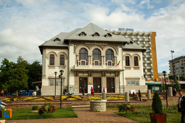 fatada-de-la-ateneul-popular-din-focsani.jpg