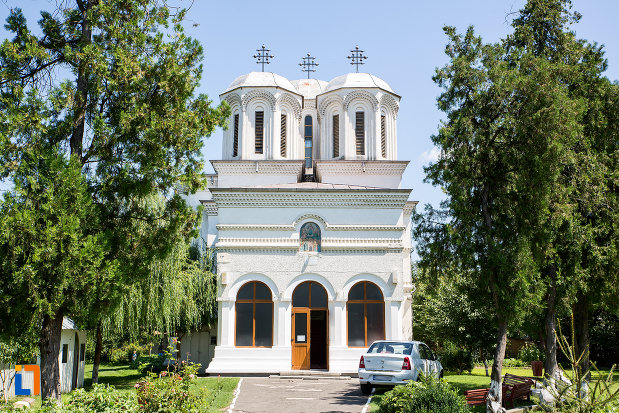 fatada-de-la-biserica-eroilor-din-oltenita-judetul-calarasi.jpg