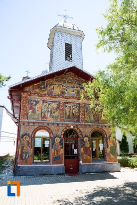 fatada-de-la-biserica-izvorul-tamadurii-oborul-vechi-din-targoviste-judetul-dambovita.jpg