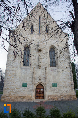 fatada-de-la-biserica-romano-catolica-calvaria-din-cluj-napoca-judetul-cluj.jpg