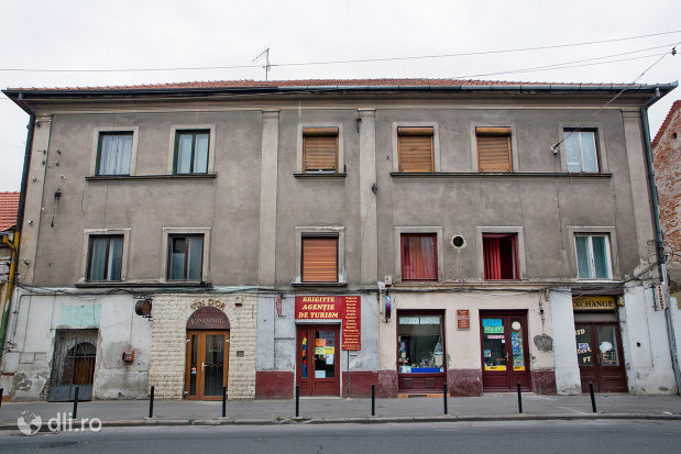fatada-de-la-casa-turceasca-din-oradea-judetul-bihor.jpg