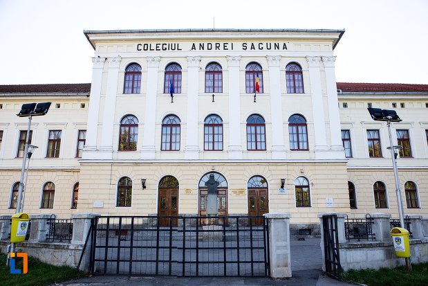 fatada-de-la-colegiul-national-andrei-saguna-din-brasov-judetul-brasov.jpg