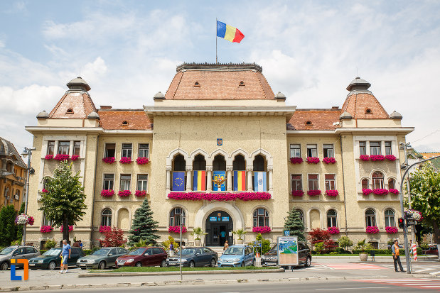 fatada-de-la-fostul-palat-al-prefecturii-azi-primaria-din-targu-mures-judetul-mures.jpg