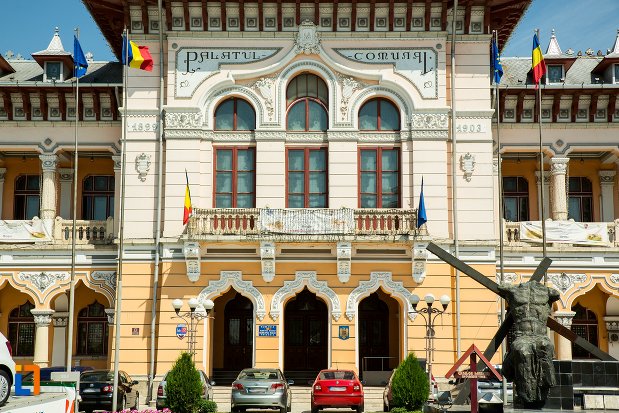 fatada-de-la-palatul-comunal-din-buzau-judetul-buzau.jpg