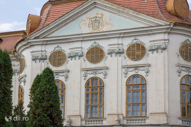 fatada-de-la-palatul-episcopal-romano-catolic-azi-muzeul-tarii-crisurilor-din-oradea-judetul-bihor.jpg