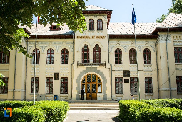 fatada-de-la-scoala-tip-spiru-haret-azi-seminarul-sf-apostol-andrei-din-galati-judetul-galati.jpg