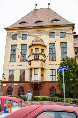 fatada-principala-de-la-liceul-teoretic-stephan-ludwig-roth-din-medias-judetul-sibiu.jpg